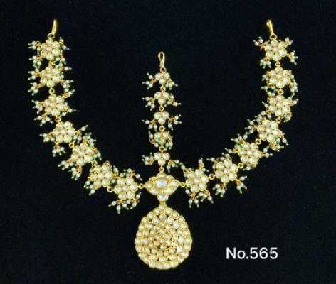 Gold Floral Mathapatti