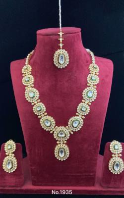 Kundan Green Stone Necklace Set