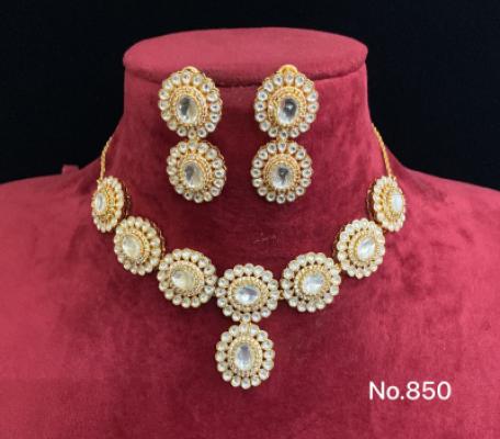 Kundan Oval Necklace Set