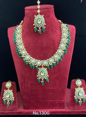 Emerald Kundan Necklace Set