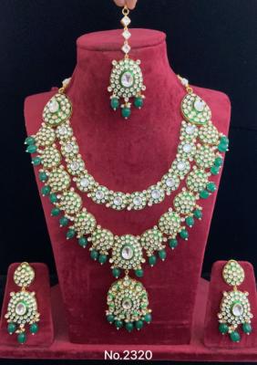 Emerald Kundan Necklace Set